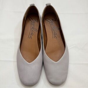 Zodiac Women's Light Gray Loafers